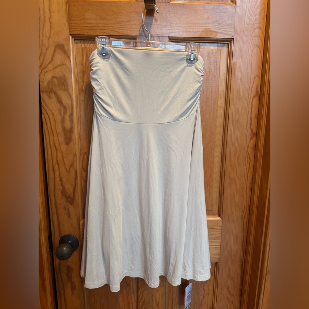 OGL PULL ON SKIRT ( sunkiss) in tan) NWOT